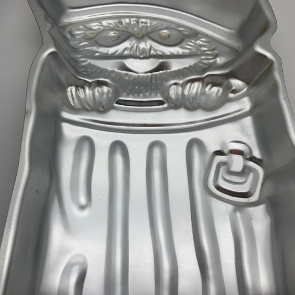 Vintage Wilton Sesame Street Character Oscar the Grouch Retro Cake Tin Pan 1977 - Picture 6 of 13